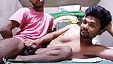 Tânăr indian desi homosexual desi futând filme în camera privată snapshot 2