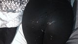 Сперма на заднице, тугие леггинсы 03 snapshot 9