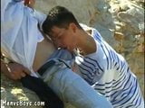 Aventura de sexo gay al aire libre de un joven seductor snapshot 8