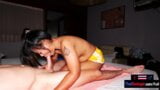 Rondborstige Thaise amateur -tiener geeft haar klant met een grote pik een happy end -massage snapshot 13
