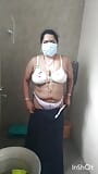 Tamil aunty parla in bagno snapshot 1