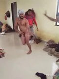Indický chlapec tanec a plná masti snapshot 4