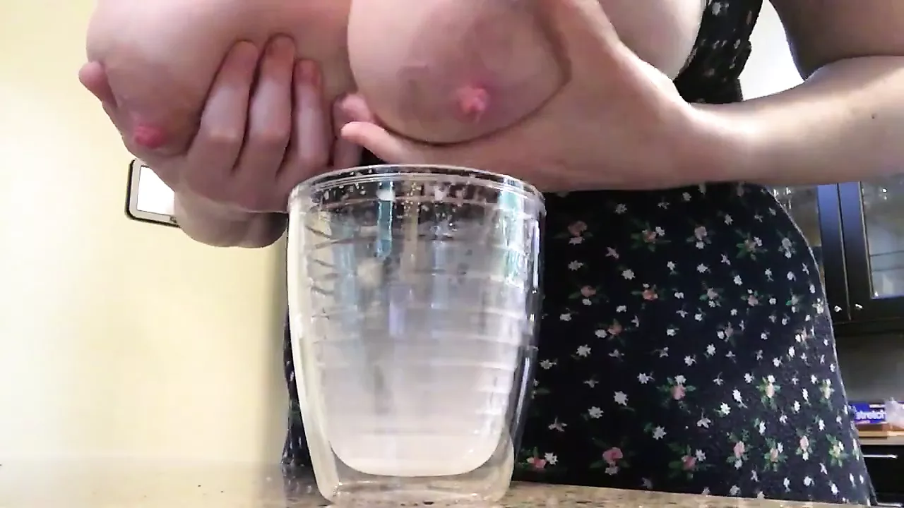 おっぱい搾乳 | xHamster