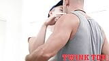 Twinktop - le haut de minet explose sur la poitrine d'un entraîneur de sperme snapshot 2