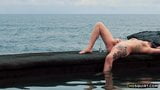 Solo-Masturbation endet mit Squirting am Meer snapshot 3