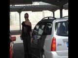 Une bombasse sexy fait une pipe et une éjaculation dans la voiture snapshot 2