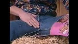 O mână drăguță de la fermă este futută în cur de un cowboy sexy snapshot 2