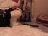 Любительское видео - нижняя с маленькими сиськами - обожает большой черный член и показывает snapshot 12