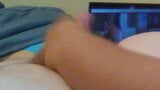 Branlette sur mon lit au porno (éjaculation slomo) snapshot 9