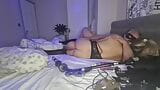 Milf caliente disfruta tocando su cuerpo sexy mientras su esposo se masturba snapshot 19