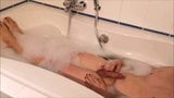 Orgasme ruiné dans une baignoire avec 7 jours de sperme conservé snapshot 7