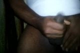 Zuid -Indische zwarte man toont zijn kont en masturbeert snapshot 9
