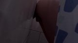 Vrouw neukt onder de douche met een lul snapshot 1