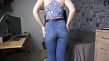 Pantat jeans biru menggoda di celana dalam belakang penuh snapshot 4