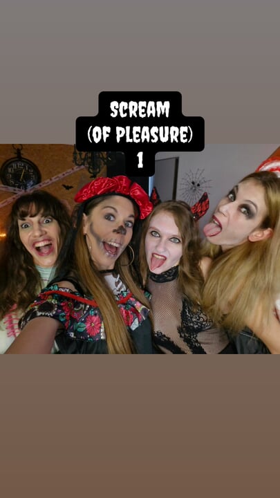 5 Lesbiennes font une orgie pour Halloween dans un bar et jouent avec des sex-toys en cosplay
