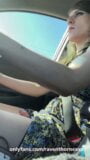 Chica trans caliente Raven Thorne se corre en el coche snapshot 4