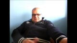 Opa streichelt vor der Webcam snapshot 9