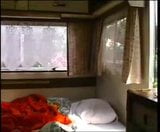 युवा स्लट ब्रुनेट बकवास में camper snapshot 1