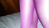 Collants violets 40V et ongles bleus snapshot 14