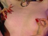 Nina Hartley und zwei geile Schlampen streicheln snapshot 11