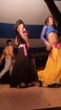 Une trans indienne danse en public snapshot 7