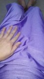 Masturbându-se cu o rochie lungă în spandex violet snapshot 1