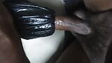 Sexo con vagina artificial negra y corrida dentro snapshot 8