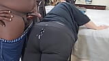 Sexy big ass curvy blonde milf in yoga pants twerking & menggoda black guy, mengakibatkan cum on ass (shooting big load) snapshot 15