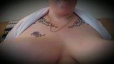 Ladymonarch420 chupando mis grandes tetas snapshot 7