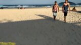 Sexo a dois na praia snapshot 8