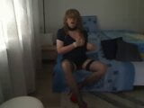 Geile MILF-Trans-Lady sagt mit einer sexy Stimme, wie sehr sie einen Mann will snapshot 8