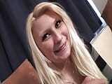 Babe met parmantige tieten uit Duitsland die een harde pik in pov behagen snapshot 2