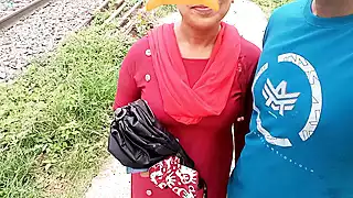 Train Line Par Mili Ladki Ko Ghar Lakr Chuda - Bengali Girl XXX ...