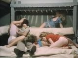 Ron Jeremy se folla a las chicas de la prisión snapshot 1