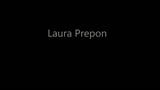 Laura prepon (hot donna show anni '70) bacio lesbico in topless snapshot 1