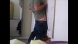 Rechte stud wordt gelost na het werk. een glory hole -video. snapshot 4