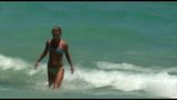Kelly Ripa in einem blauen Bikini snapshot 6