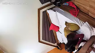 Oyo Hotel C_c_t_v Viral Sex Video Room Cleaner Ne Bnaya Chupke Se ...