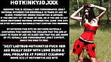Ladybug Hotkinkyjo เซ็กซี่เย็ดตูดเธอลึกมากด้วยดิลโด้ยาวและย้อยทางตูดที่การเคลียร์ป่า snapshot 1