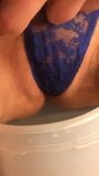 Evelle mojando las bragas de encaje azul, las aparta snapshot 8