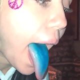 Miley Cyrus niebieski język snapshot 3