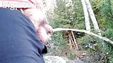 300lb Pissmaster pisst im Herbstwald mit kleinem unbeschnittenem Schwanz, xl Fatpad Mustwatch, unter meiner Fansly und Support :) snapshot 3