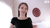 Stefany, čerstvá děvka s malými prsy a brunetkou snapshot 2