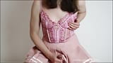 Femboy dalam lingerie merah muda tersentak untuk Anda snapshot 9