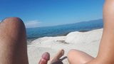Punheta em uma praia de nudismo snapshot 1