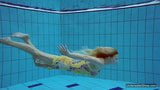 Milana Voda, adolescente brune la plus sexy, nage dans la piscine snapshot 5