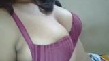 Pequeña india chica muestra tetas snapshot 3