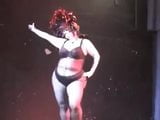 Perfetta bbw bionda nordico-occidentale in una danza burlesque mascherata snapshot 14