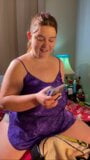 Orgasme cu tachinare - călărire pe pernă cu vibrator Wevibe - fetiș cu lenjerie plus mărime fără sutien snapshot 7