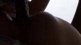 Брюнетка трахается с членом и огурцом в любительском видео snapshot 14